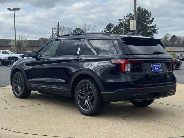 New 2026 Agate Black Metallic Ford ST-Line image 4
