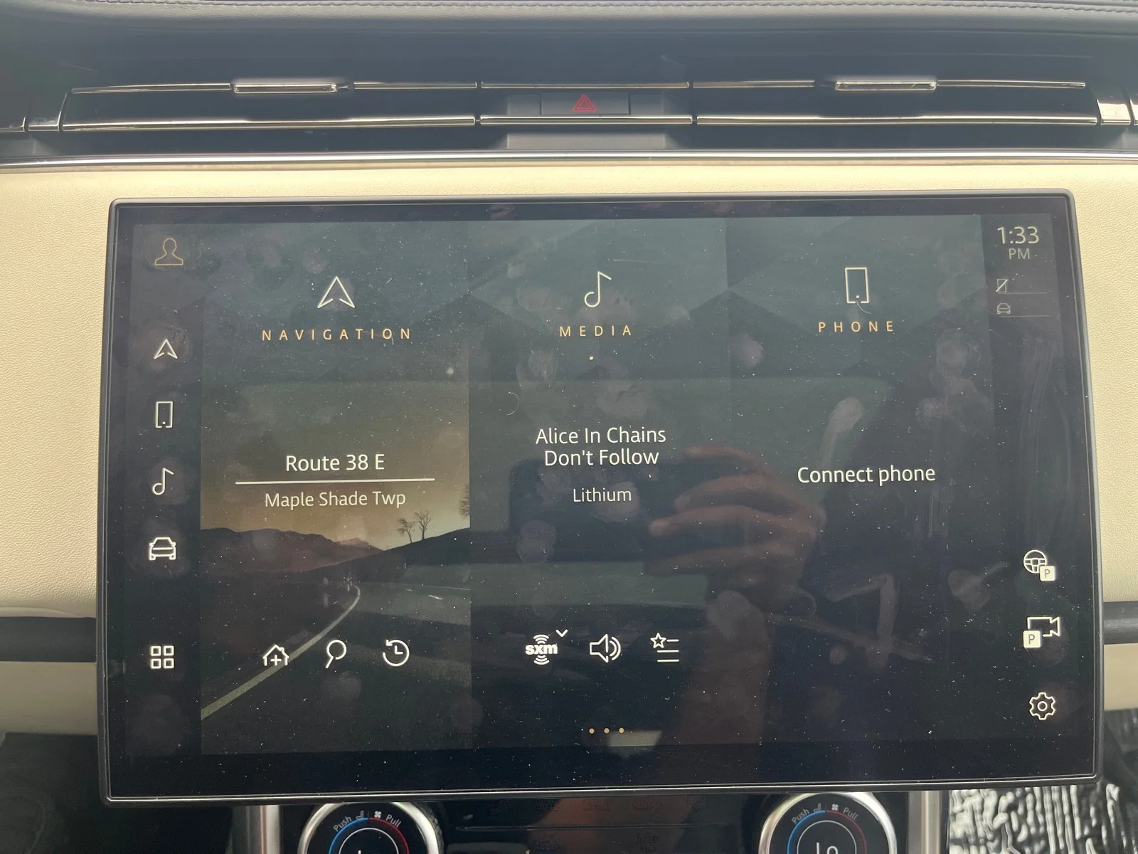 Used 2022 Fuji White Land Rover SE AWD image 22