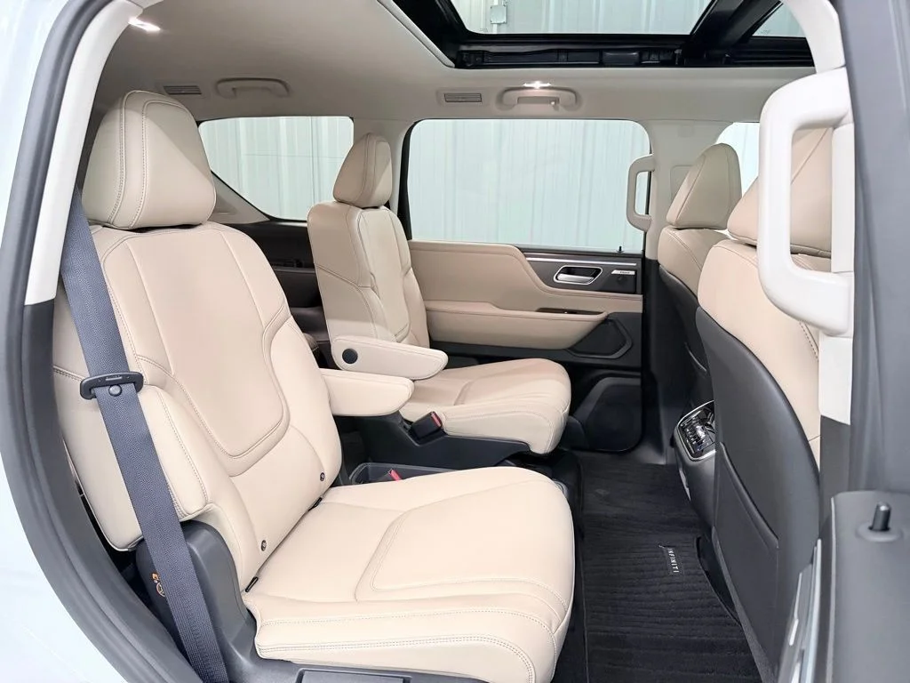 Used 2026 White INFINITI PURE image 43