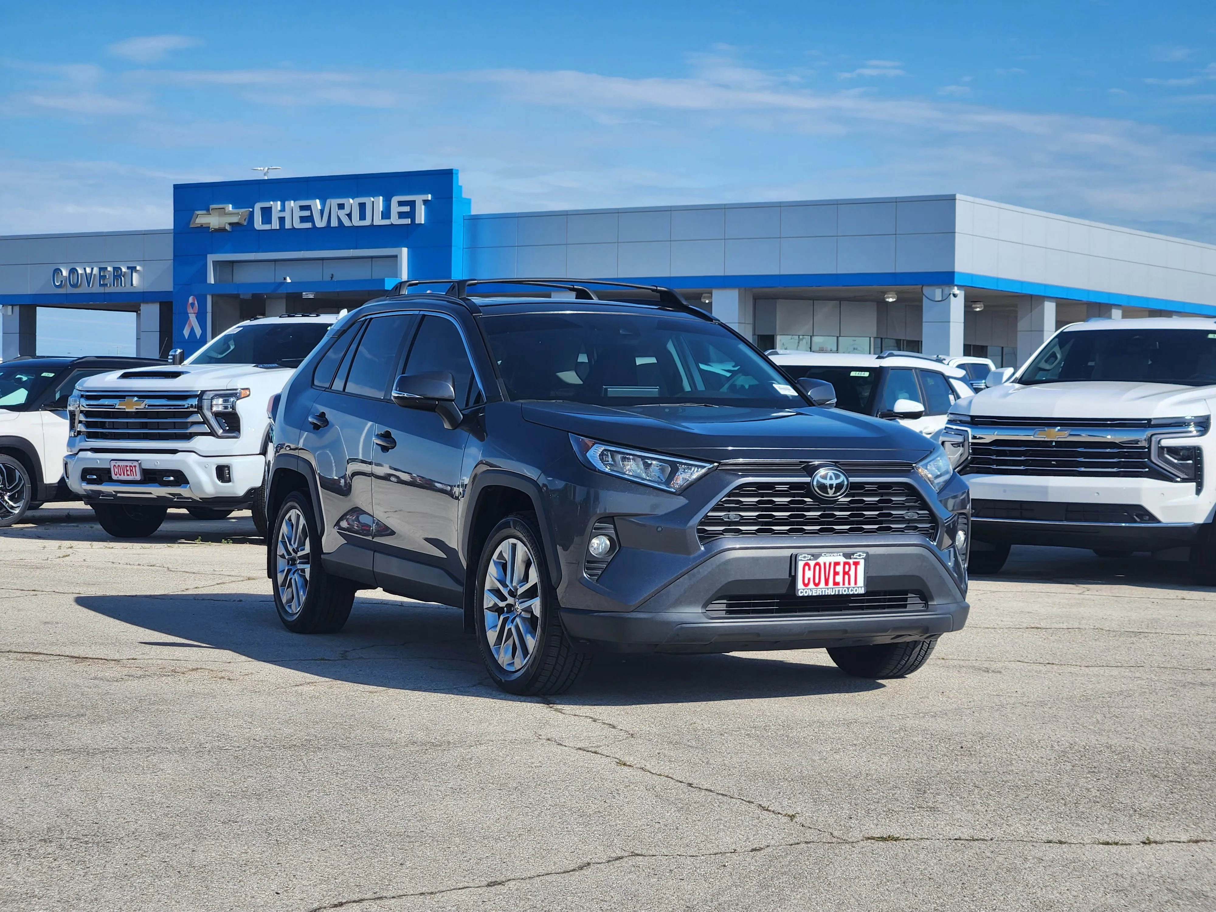 Used 2021 Gray Toyota XLE Premium image 3