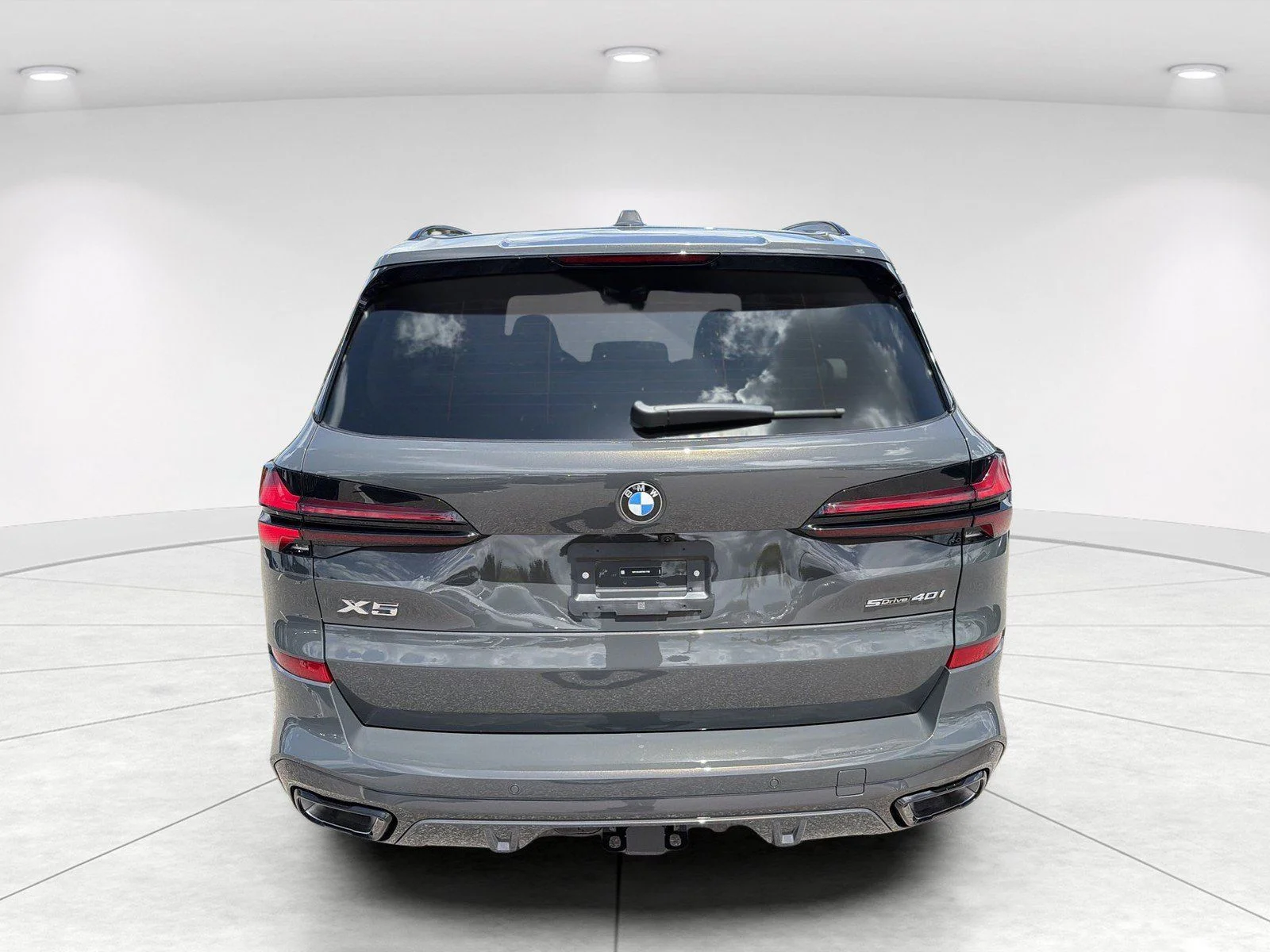 New 2026 Dravit Grey Metallic BMW sDrive40i image 5