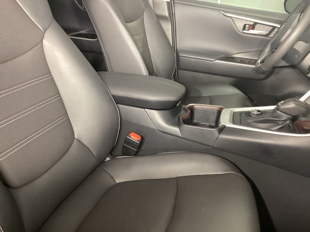 Certified Used 2025  Toyota Limited image 4
