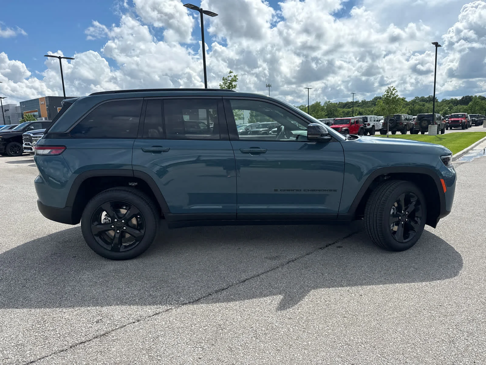 New 2026 Steel Blue Exterior Paint Jeep Limited image 10