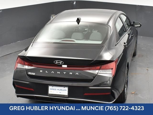 Used 2025 Black Hyundai SEL Convenience image 49