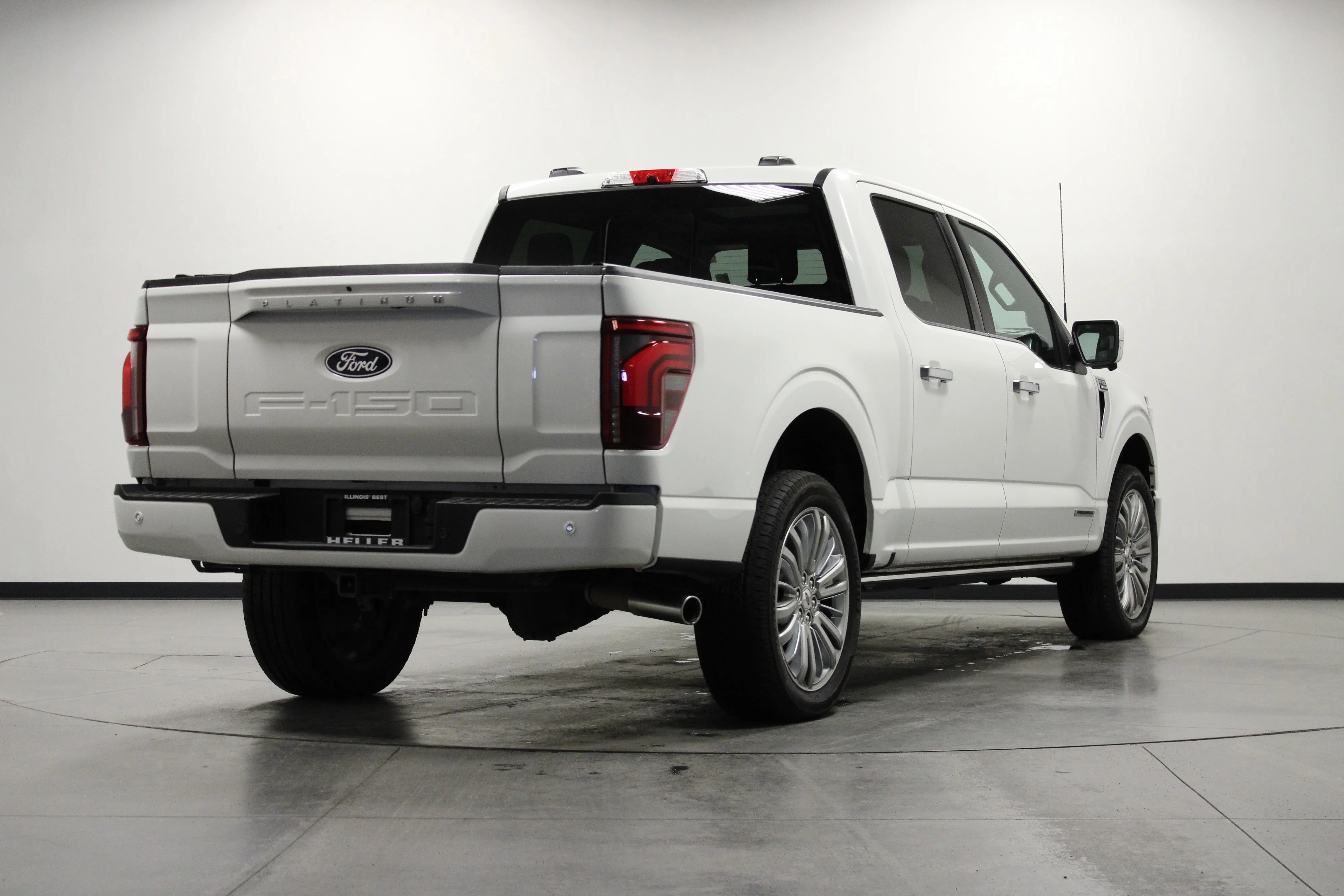 Used 2024 Star White Metallic Tri-Coat Ford Platinum image 4
