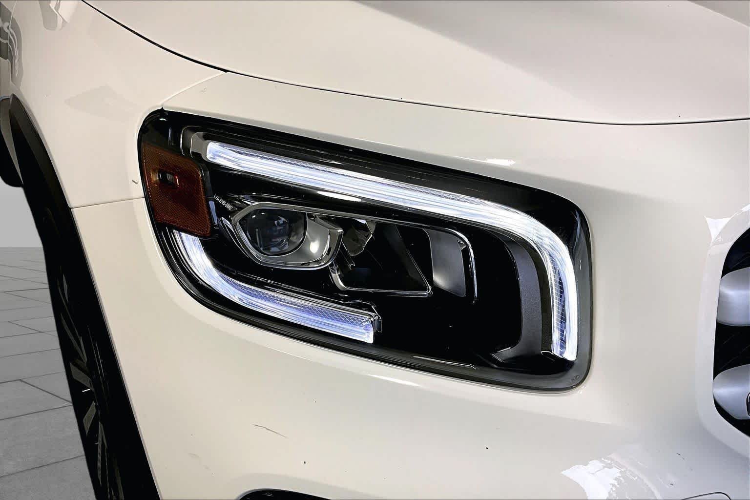 Used 2022 Polar White Mercedes-Benz GLB 250 image 26