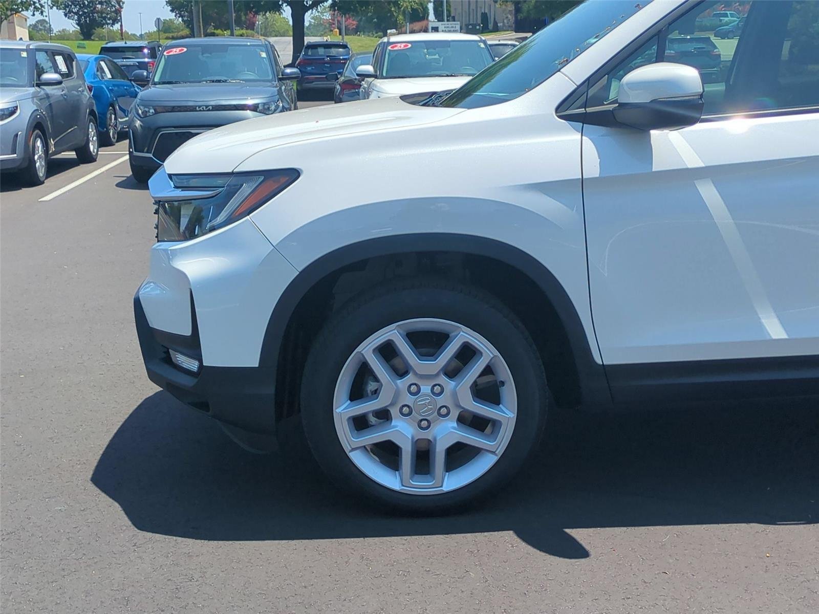 Used 2025 Platinum White Pearl Honda EX-L image 26