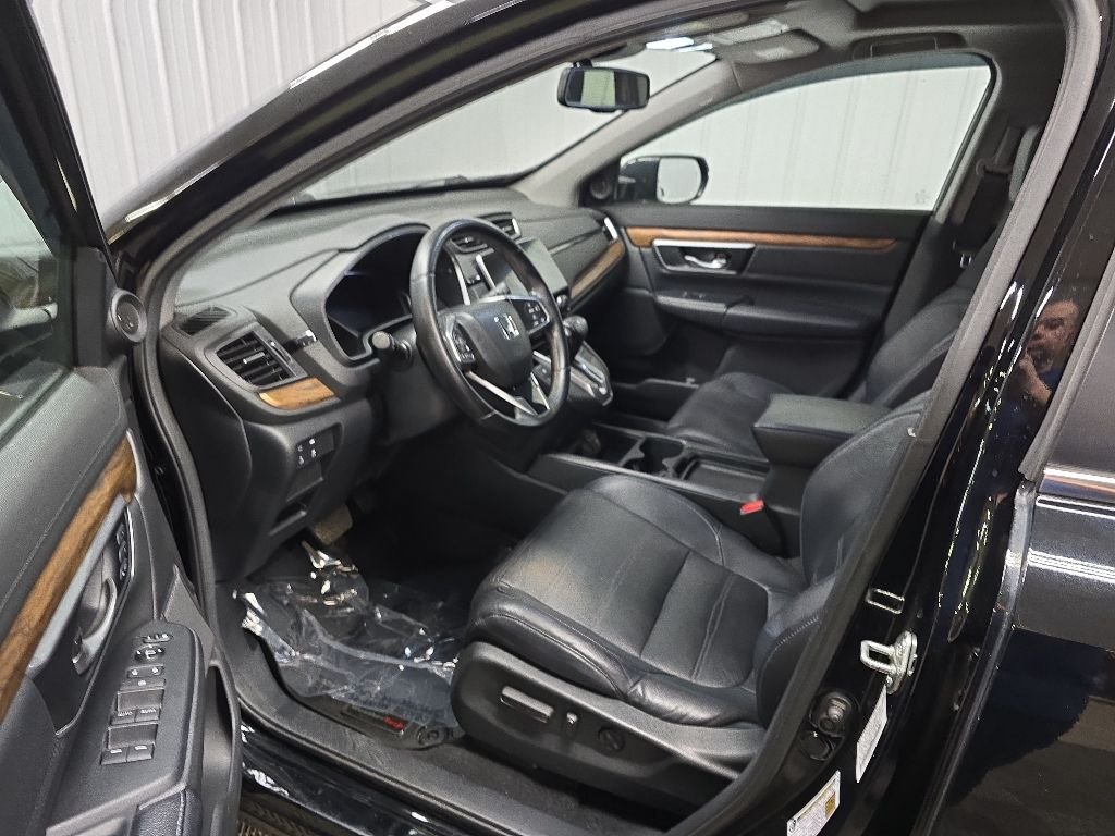Used 2018 Crystal Black Pearl Honda Touring image 29