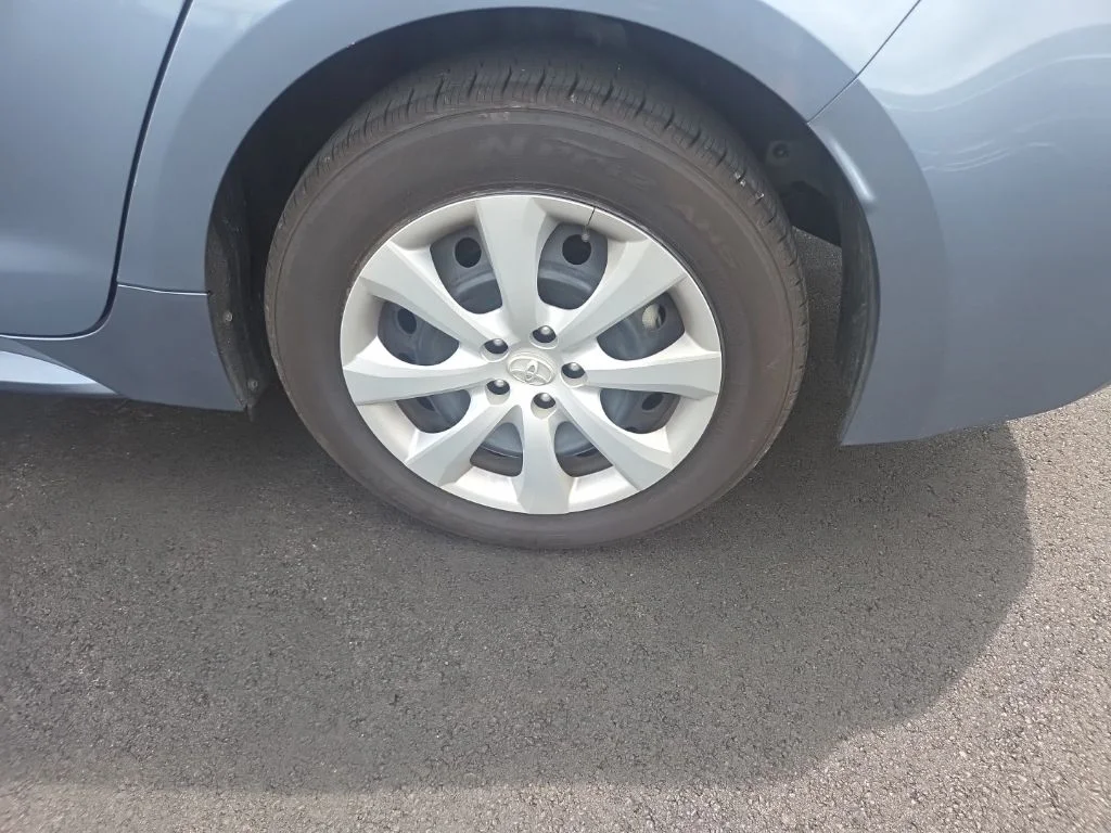 Certified Used 2020  Toyota LE image 15