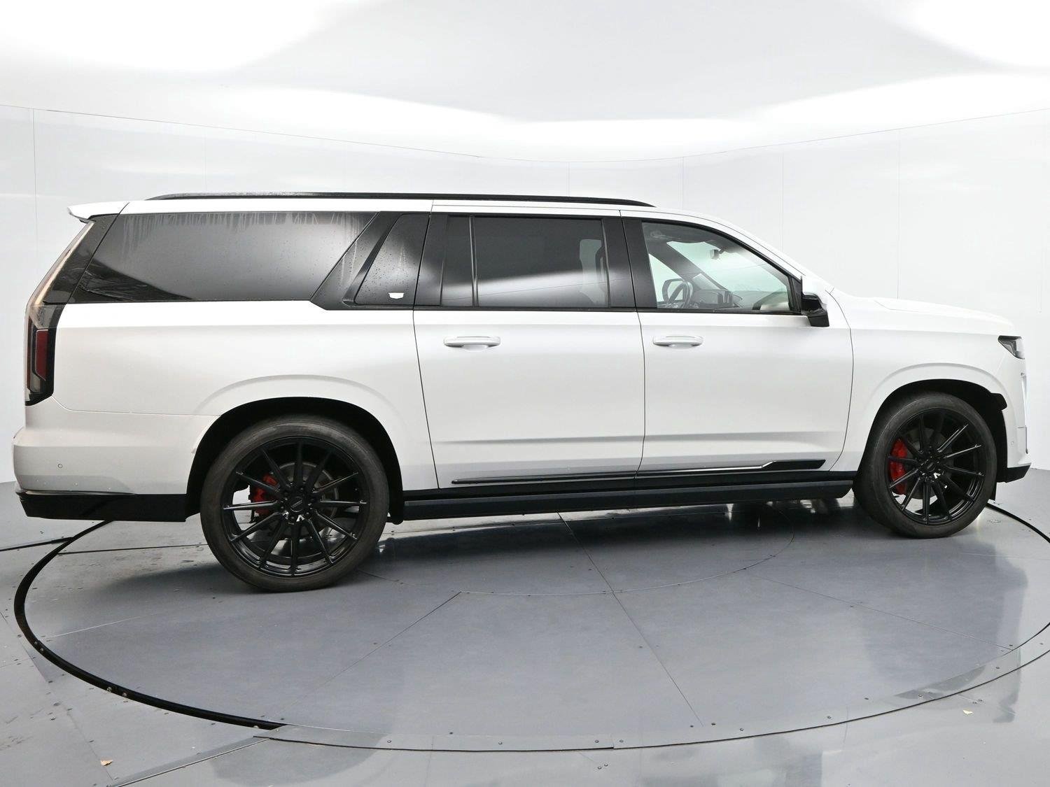 Used 2021 Crystal White Tricoat Cadillac Sport Platinum image 8