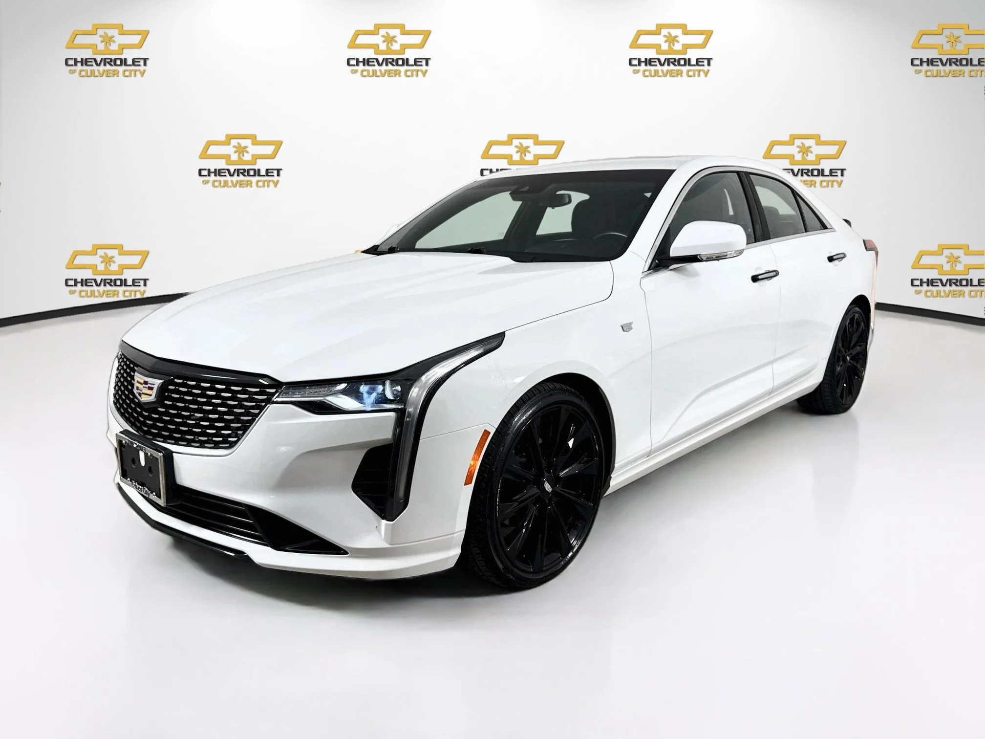 Used 2022 SUMMIT WHITE Cadillac Luxury image 3