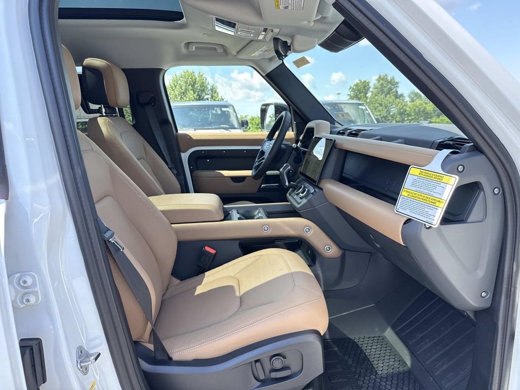 New 2026 Fuji White Land Rover S image 13