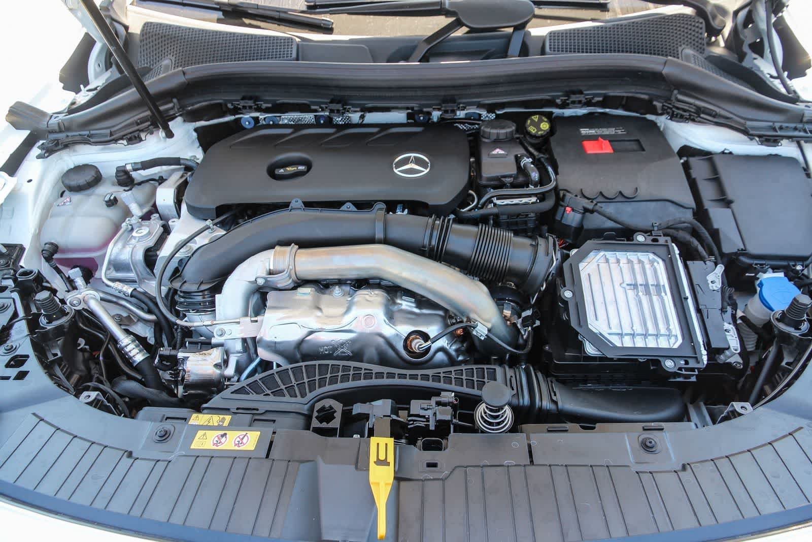 New 2026 Polar White Mercedes-Benz GLA 250 image 12