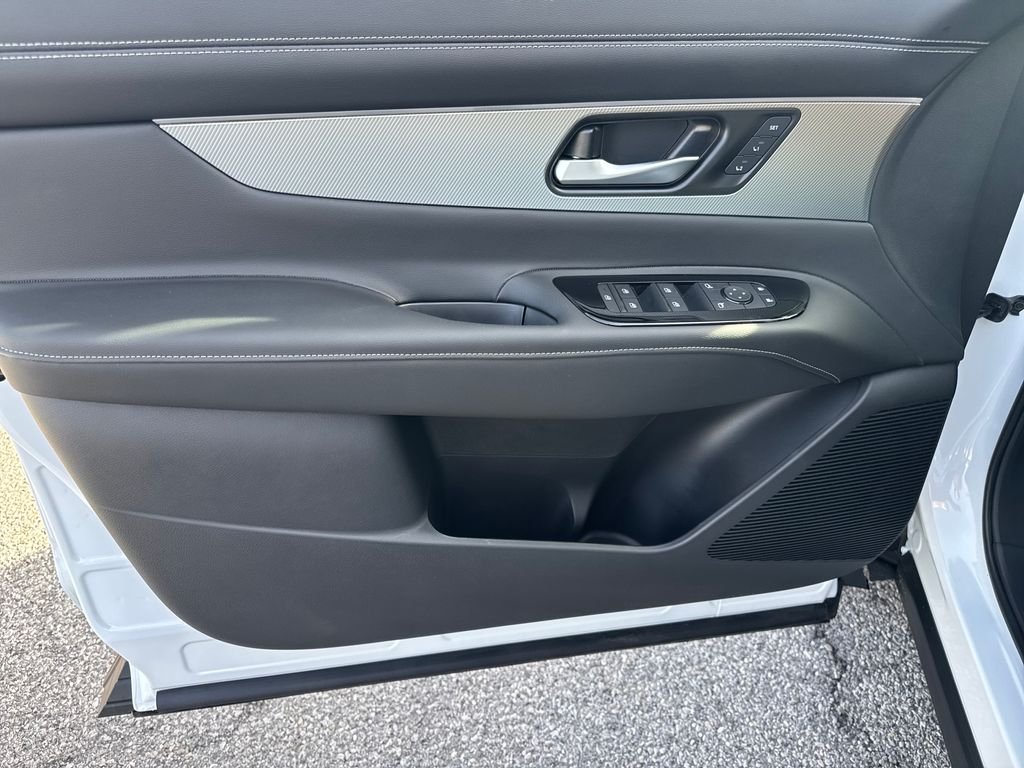 New 2026 White Nissan SL image 11