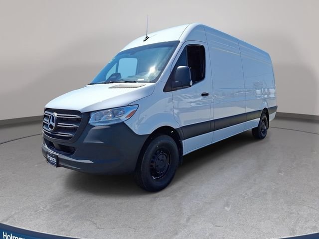 New 2026 Arctic+White Mercedes-Benz Cargo 170 WB image 1