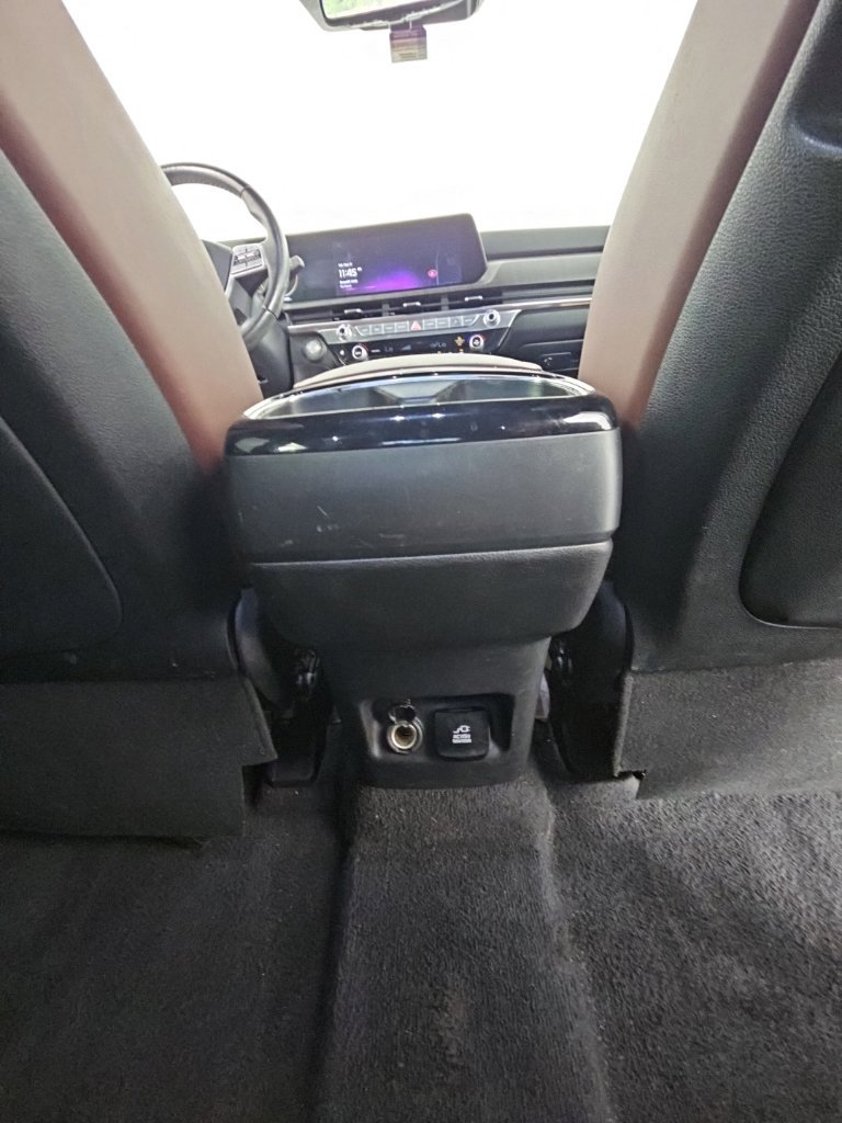 Used 2023 White Kia SX-Prestige image 22