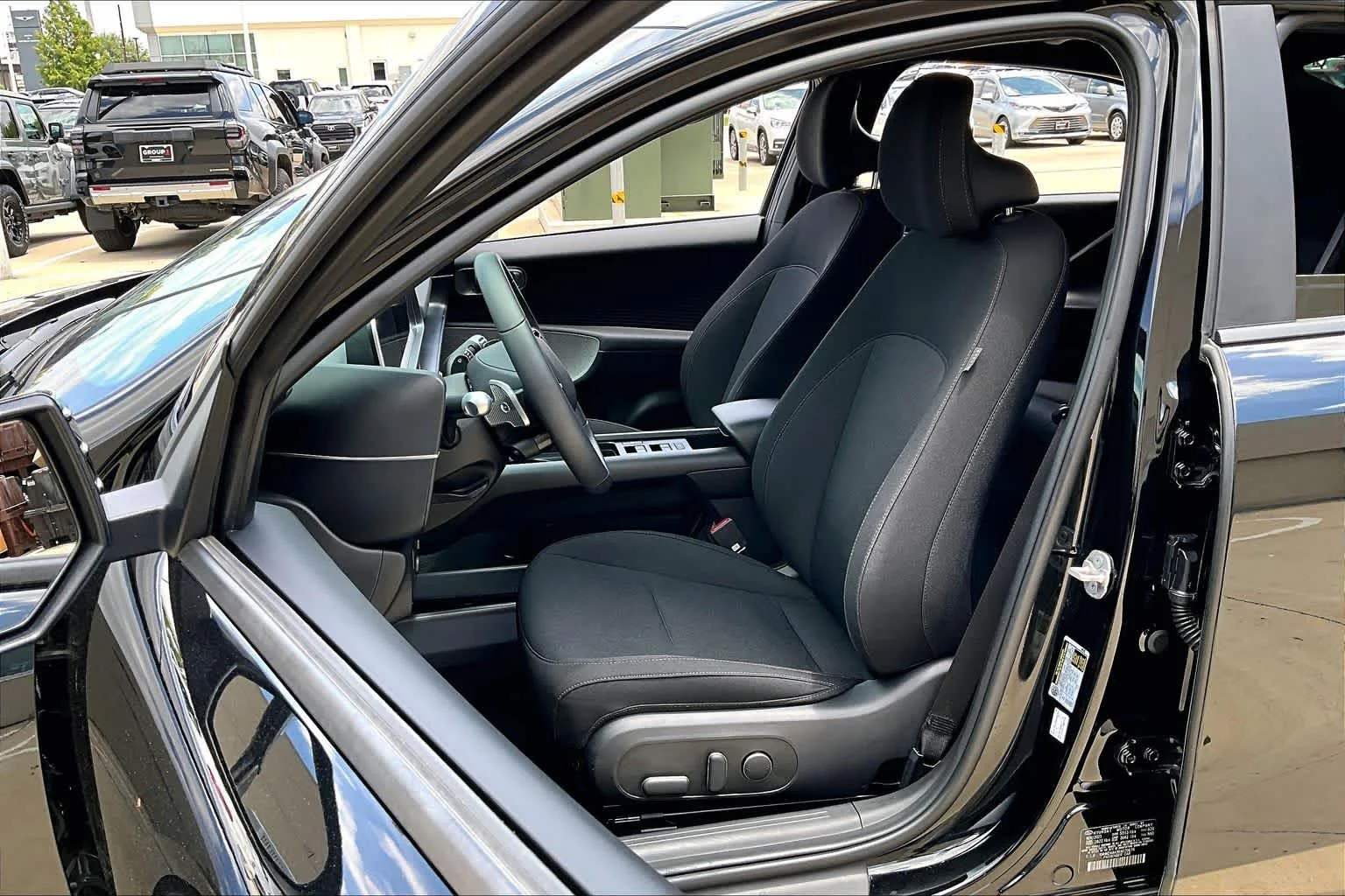 Used 2024 Onyx Black Hyundai SE image 7