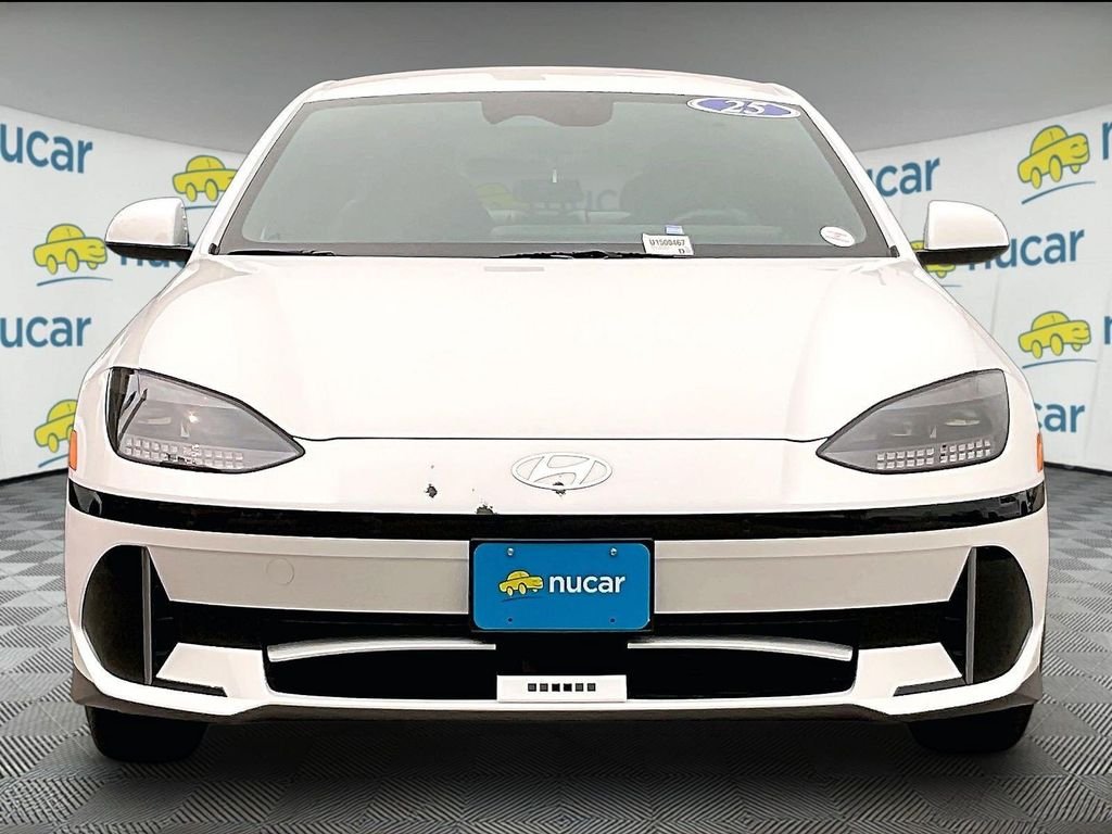 Used 2025 White Hyundai SEL image 2