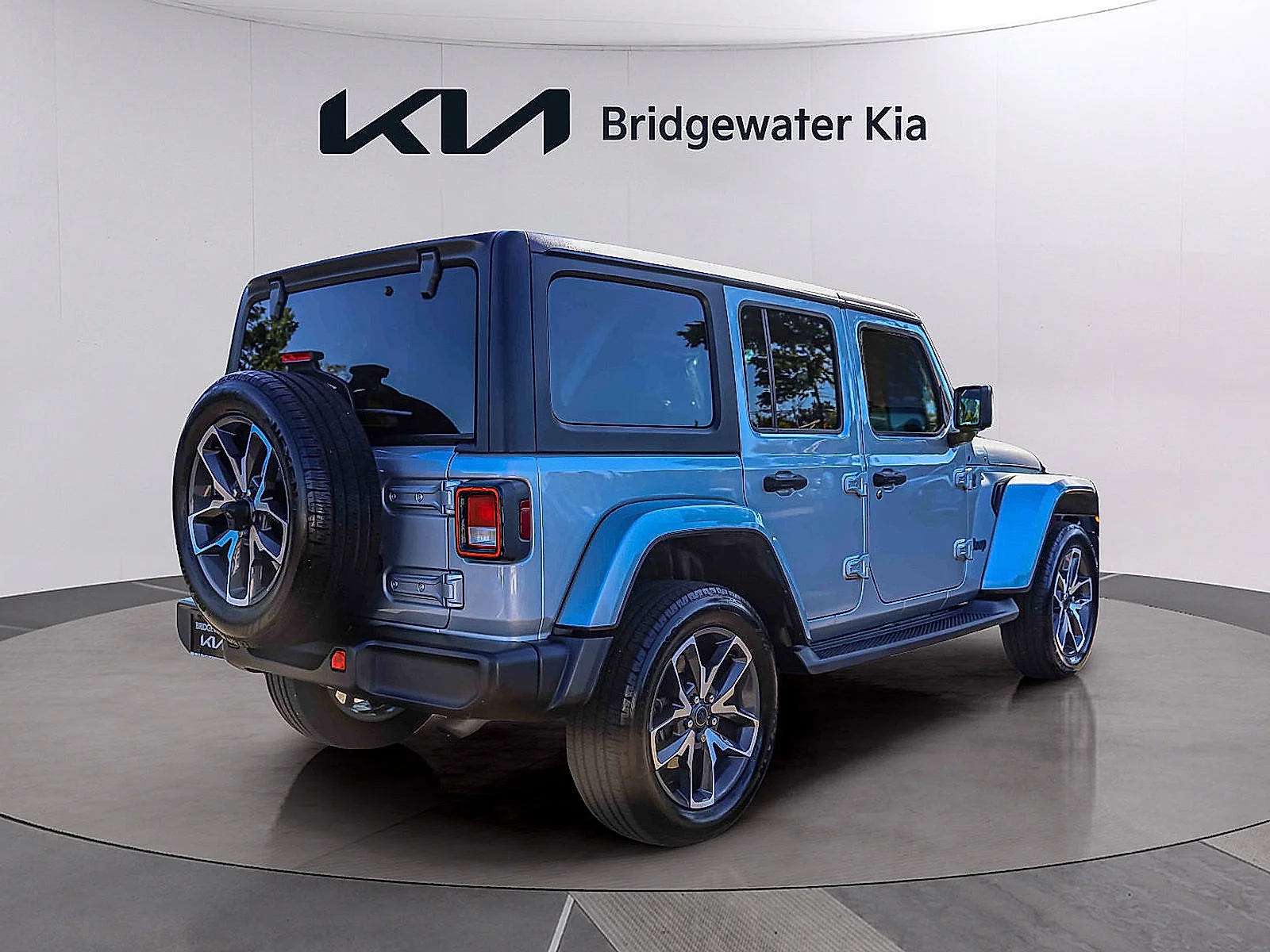Used 2024 Silver Zynith Clearcoat Jeep Sport S image 7