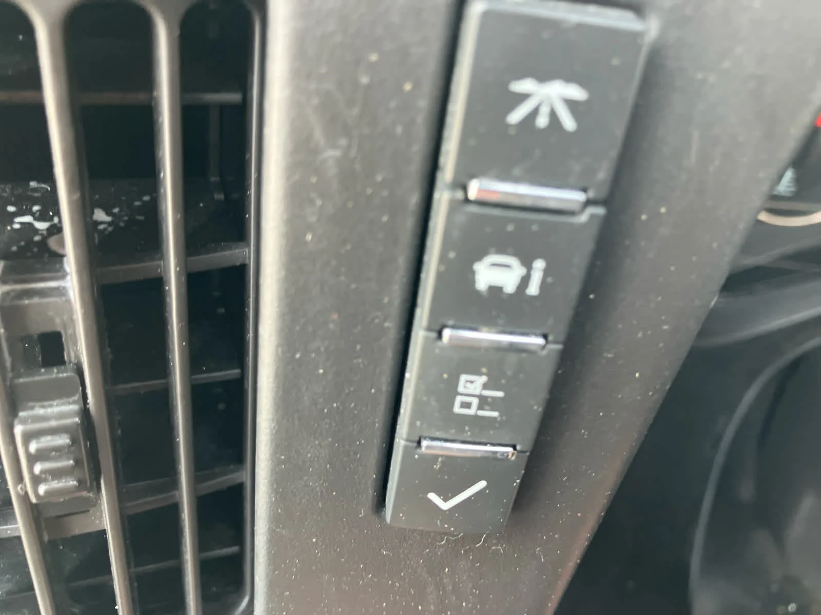 Used 2022 Summit White GMC  image 17