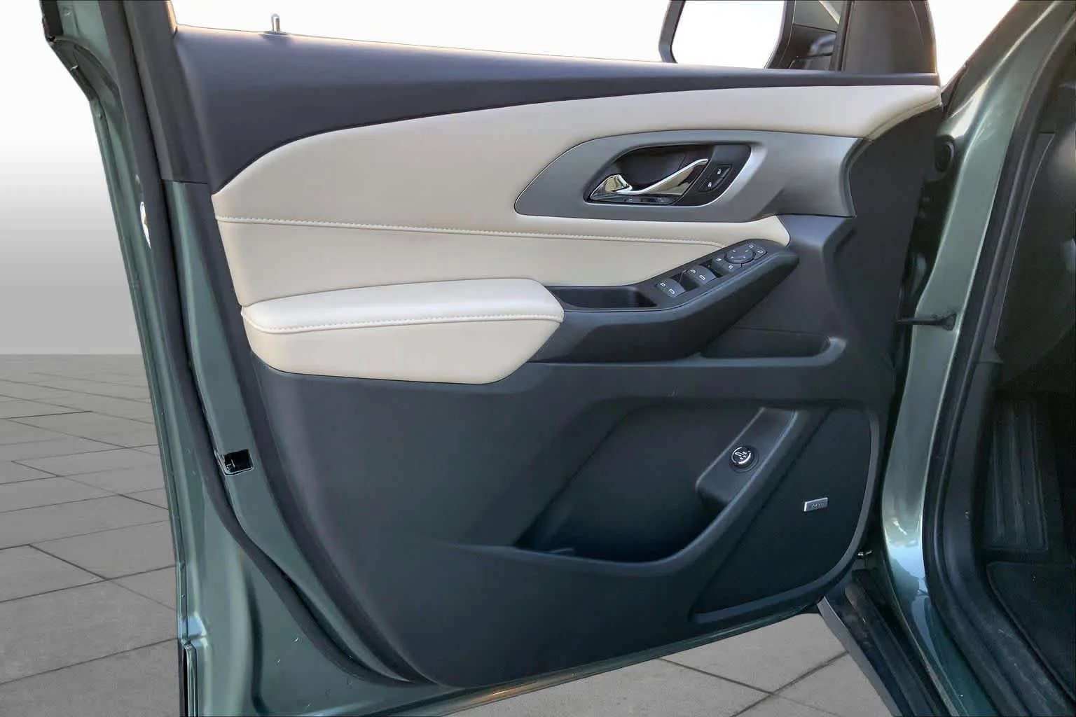 Used 2023 Silver Sage Metallic Chevrolet LT Leather image 20