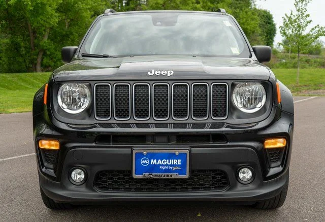 Used 2023 Black Jeep Latitude image 3