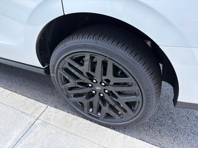 New 2027 Star White Metallic Tri-Coat Ford Platinum image 6