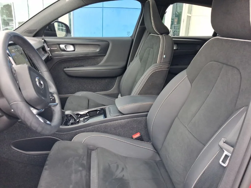 Used 2023 Red Volvo Ultimate image 20