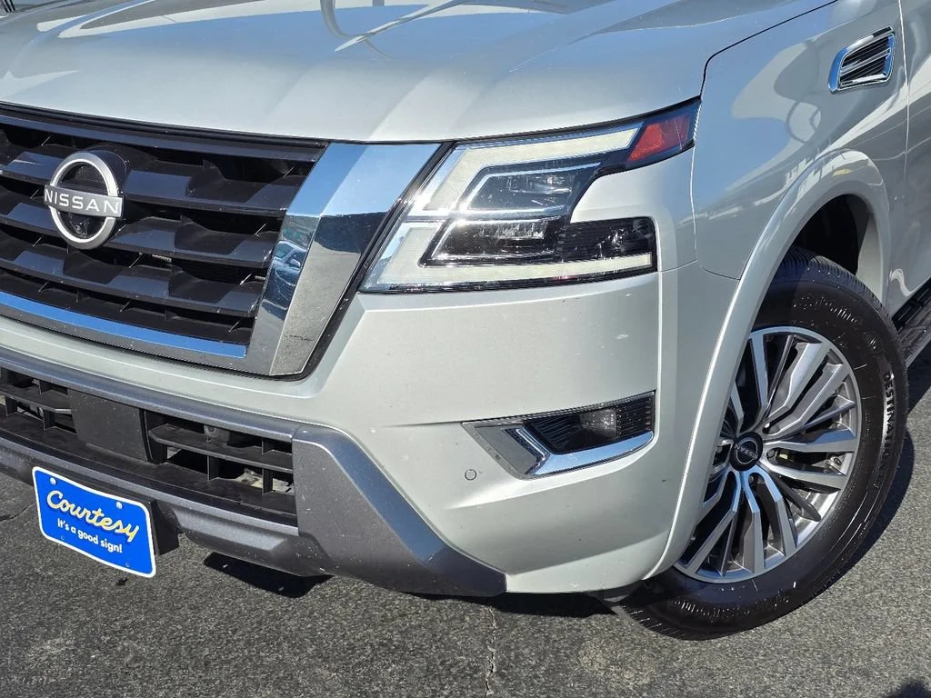 Used 2024 Silver Nissan SL image 3