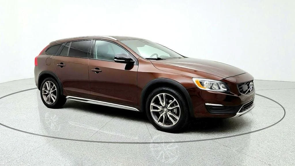 Used 2018 Rich Java Metallic Volvo T5 AWD w/ Convenience & BLIS Packages image 3