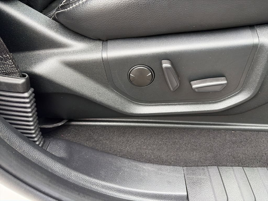 Used 2020 White Ford Lariat image 34