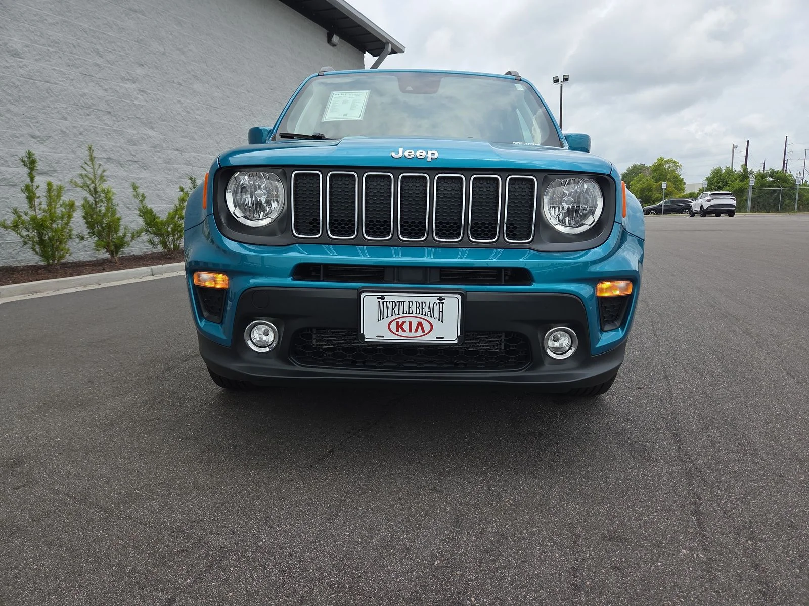Used 2021 Bikini Metallic Clearcoat Jeep Latitude image 7