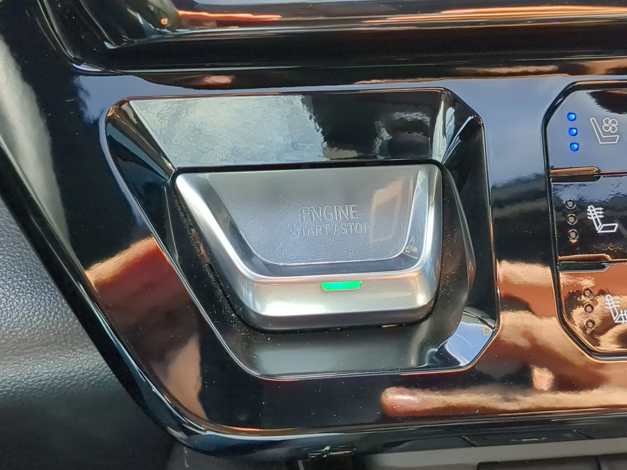 Used 2024 Sterling Metallic GMC AT4 image 18