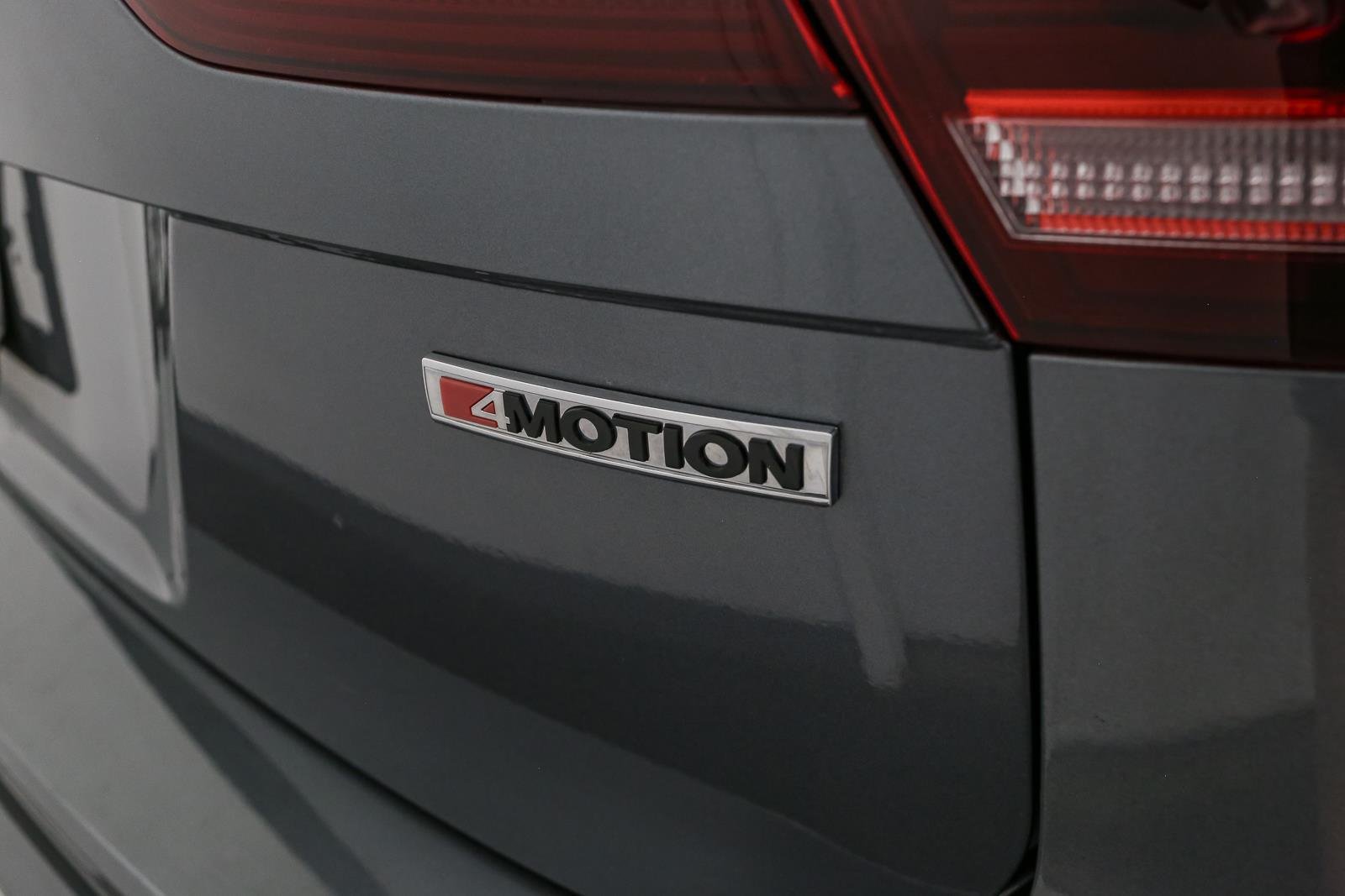 Used 2021 Platinum Gray Metallic Volkswagen SE image 13