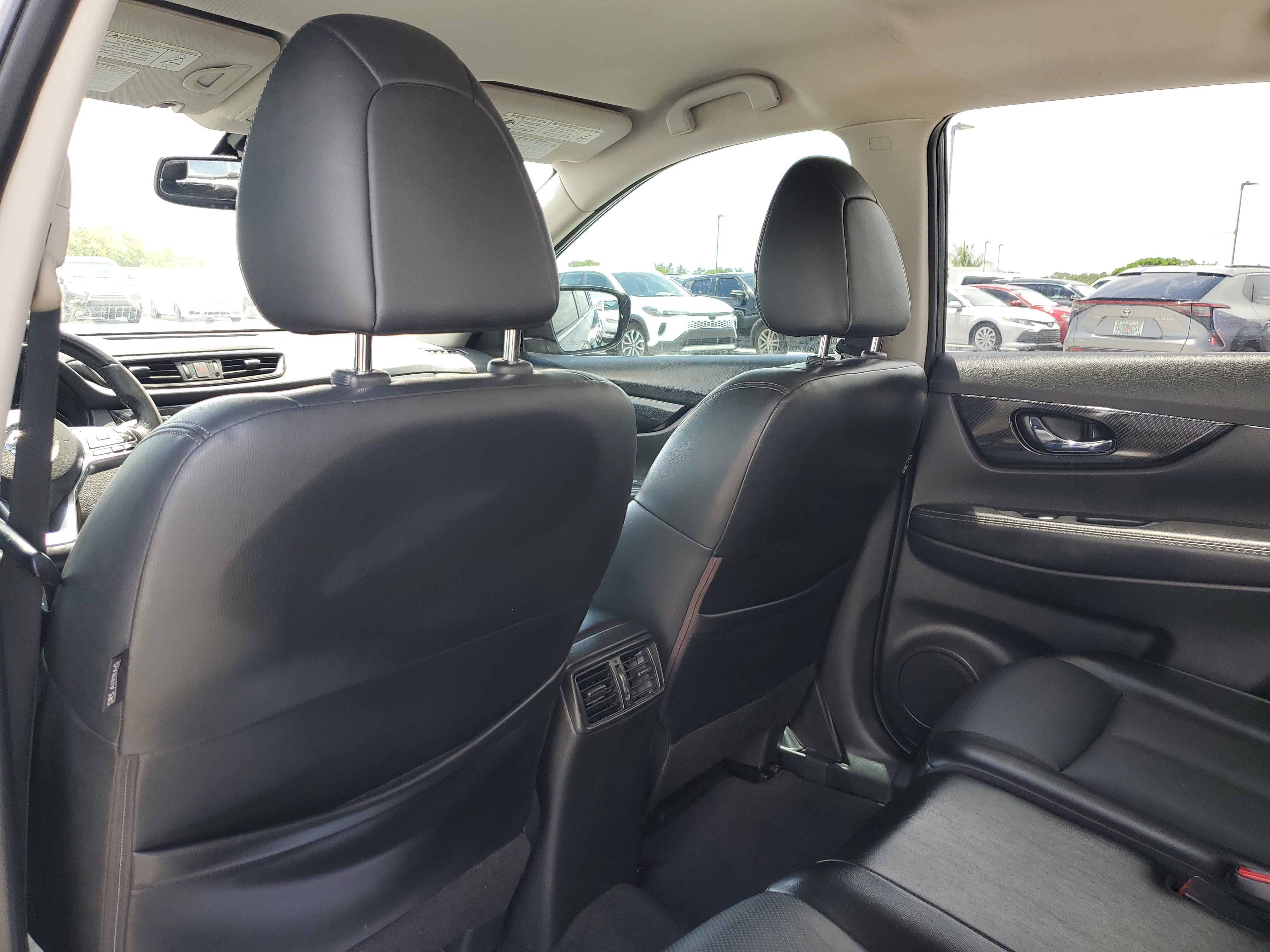 Used 2018 Gun Metallic Nissan SL image 13