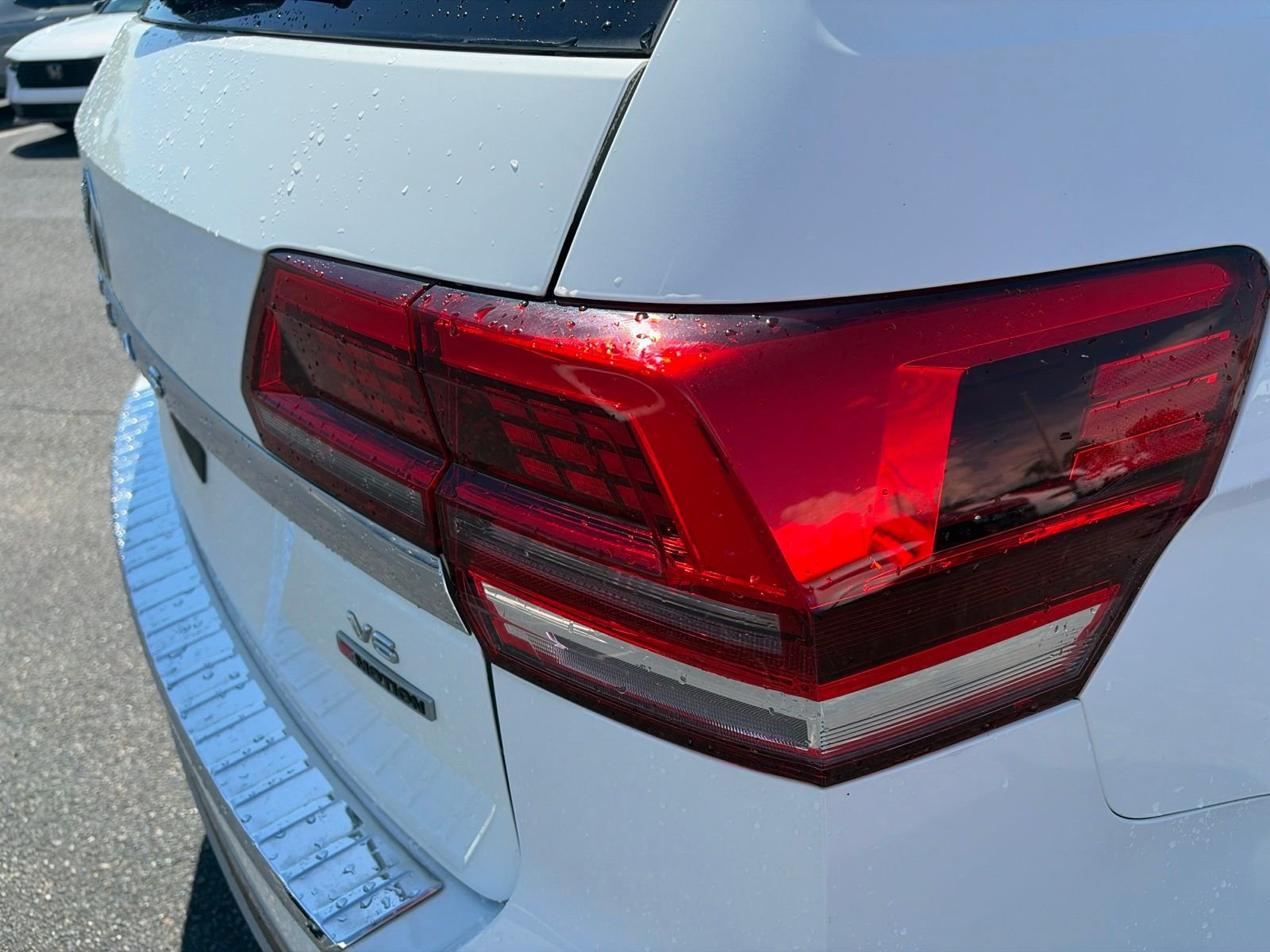 Used 2019 White Volkswagen SEL image 16