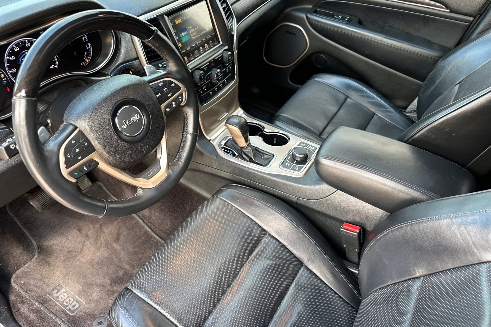Used 2016 Gray Jeep Summit image 10