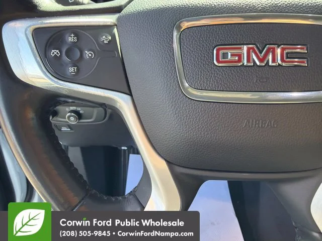 Used 2021 Summit White GMC  image 18