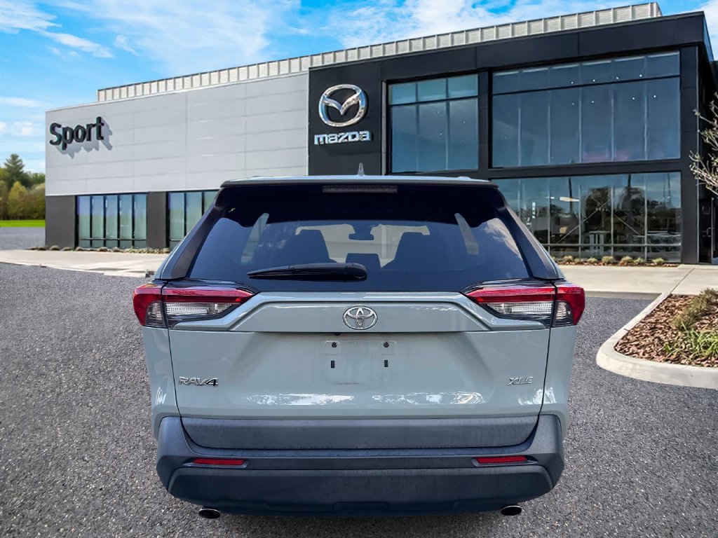 Used 2021  Toyota XLE image 5