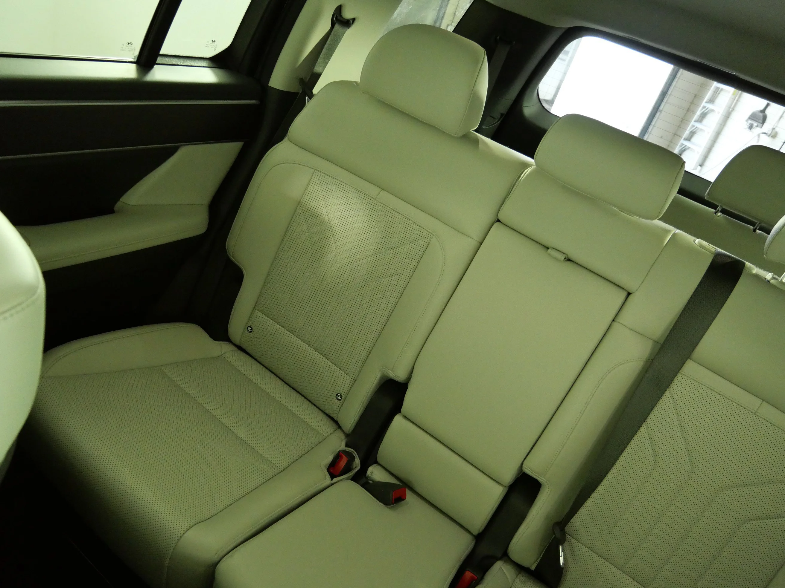 Used 2025 Shimmering Silver Hyundai SEL image 12