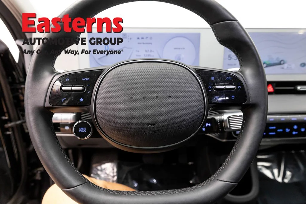 Used 2024 Black Hyundai SEL image 10