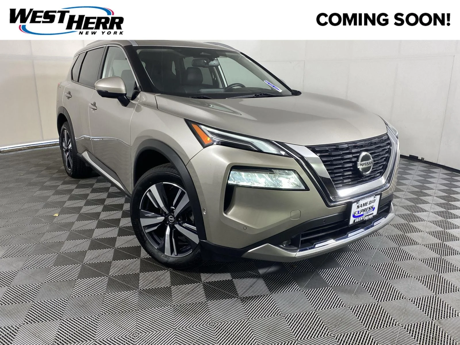 Used 2021 Champagne Silver Metallic Nissan Platinum image 1