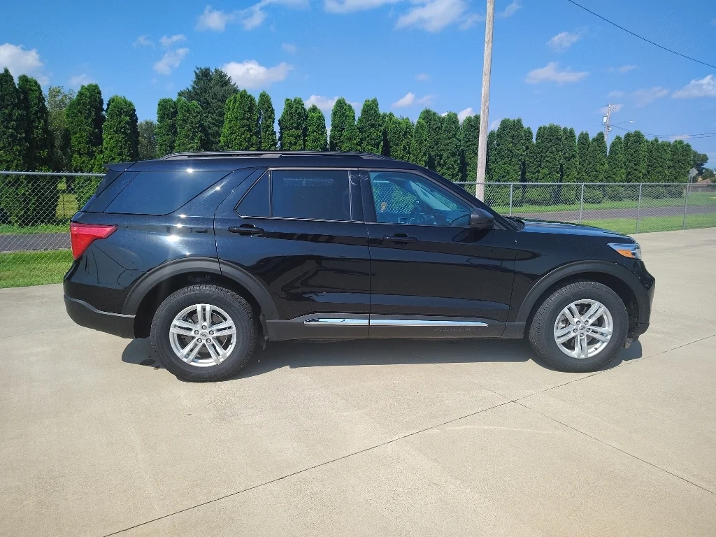 Used 2024 Agate Black Metallic Ford XLT image 2