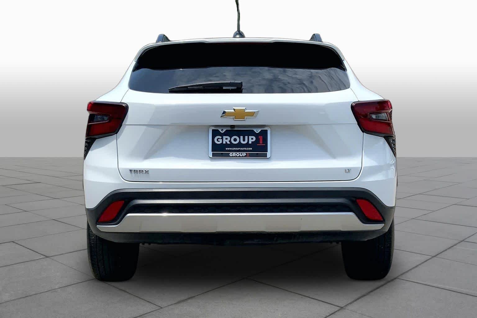 Used 2025 Summit White Chevrolet LT image 5