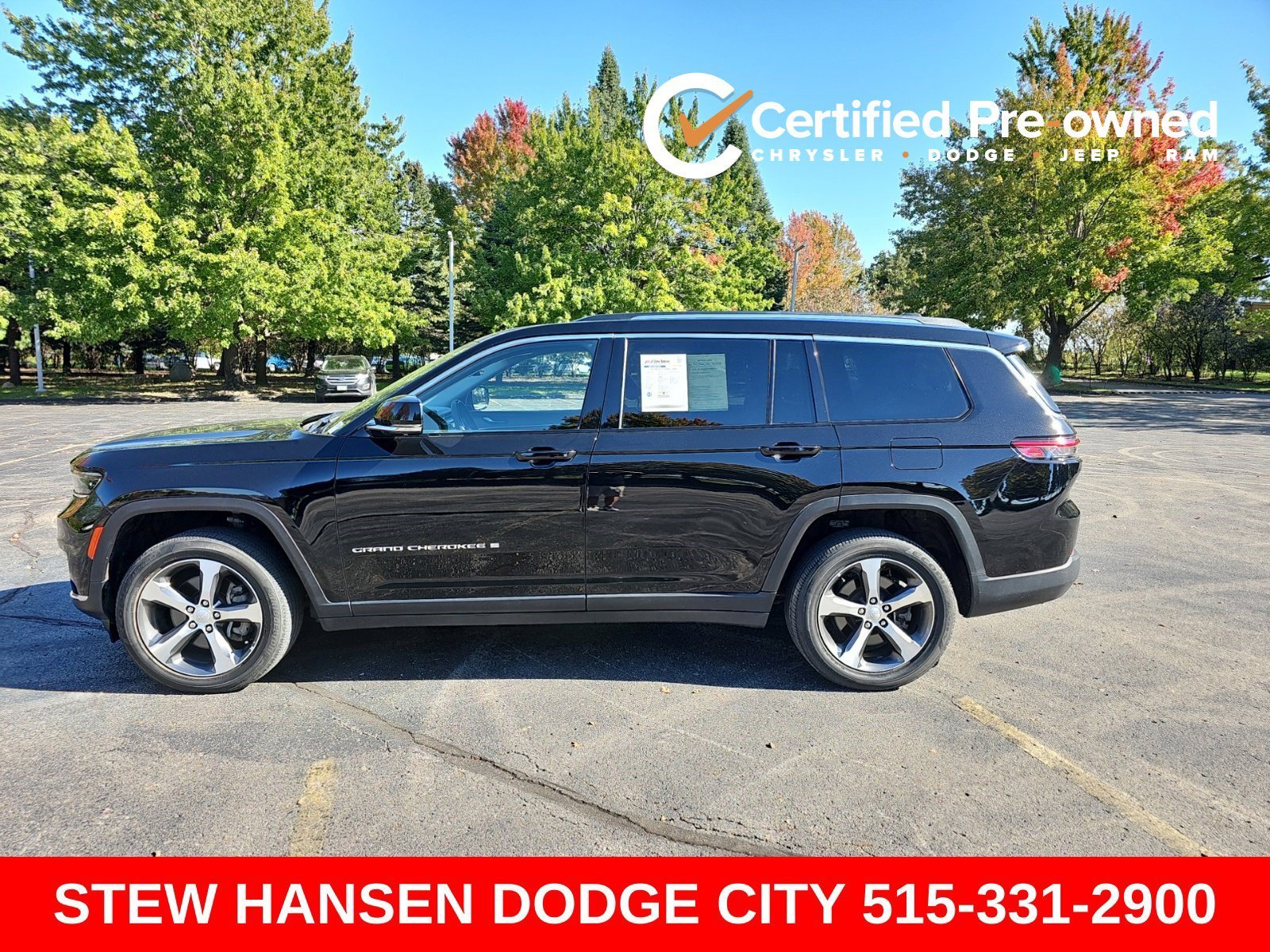Certified Used 2023 Diamond Black Crystal Pearlcoat Jeep Limited image 1