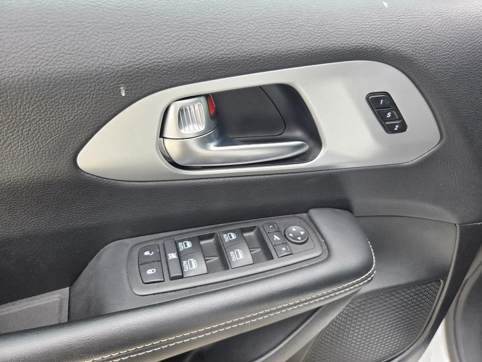 Used 2025 Bright White Clearcoat Chrysler Limited image 16