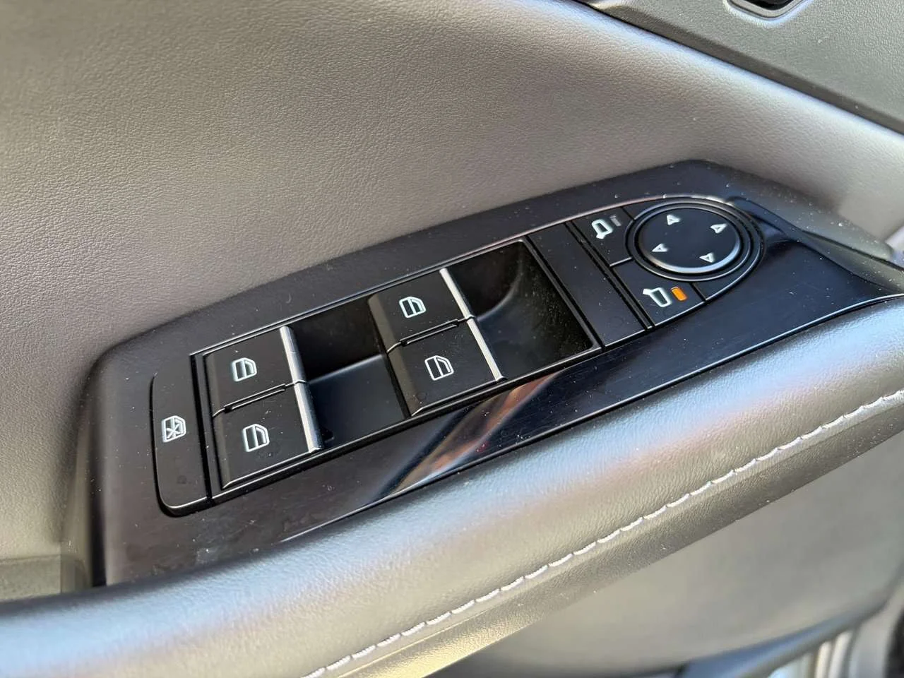 Used 2023  Mazda GS image 23