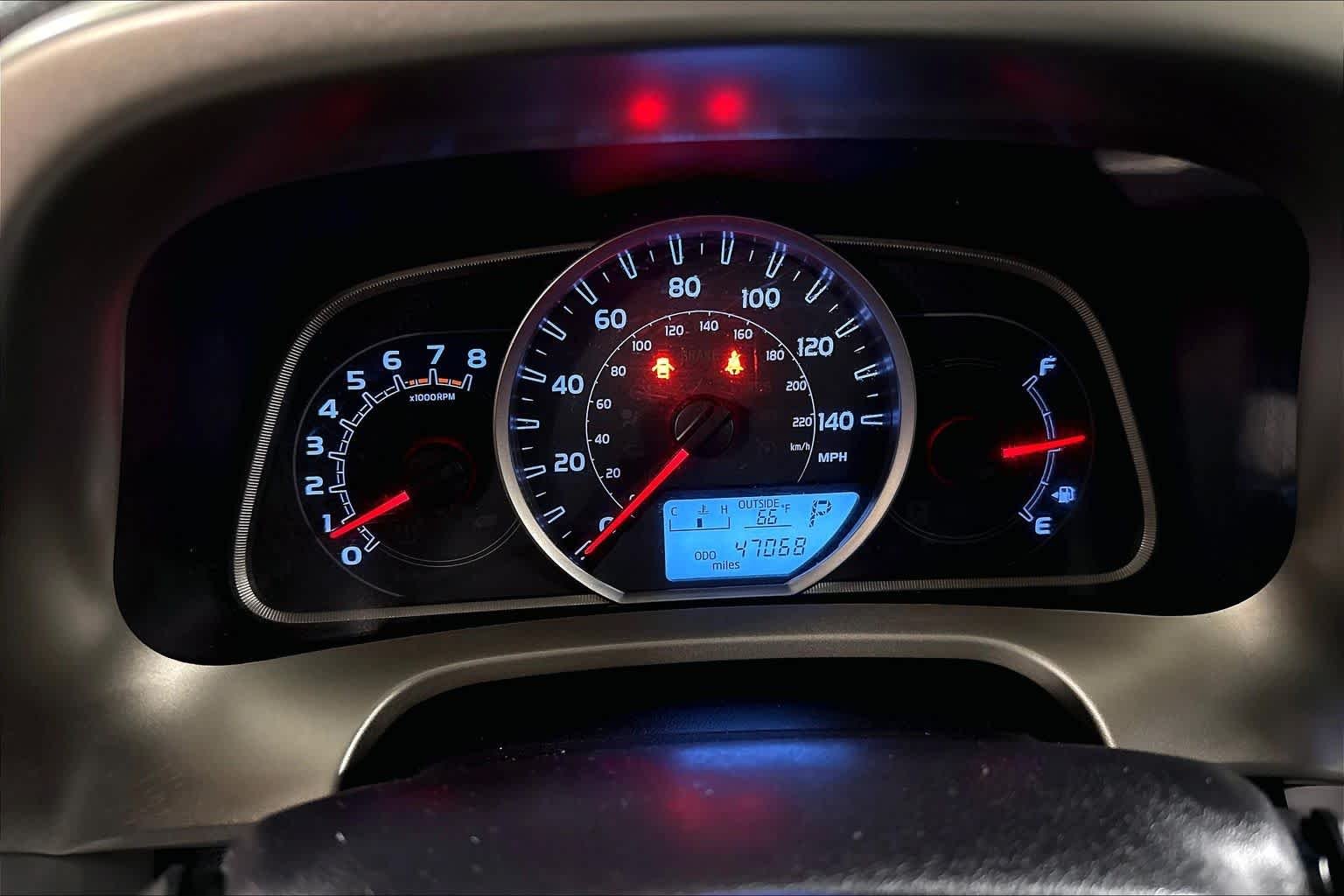 Used 2015 Classic Silver Metallic Toyota XLE image 26