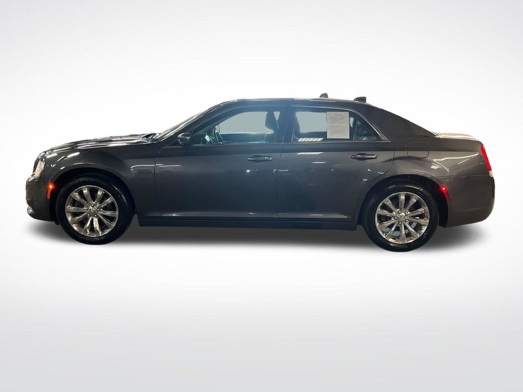 Used 2017 Gray Chrysler Limited image 2