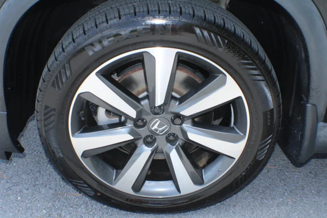 Used 2023 Crystal Black Pearl Honda Touring image 3